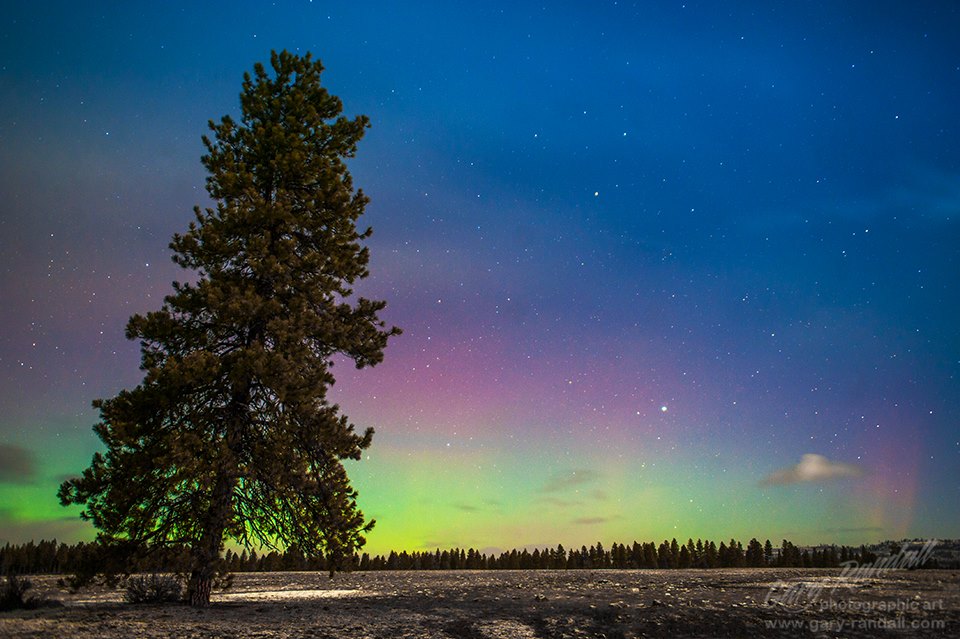 Aurora Borealis near Warm Springs Reservation of Oregon