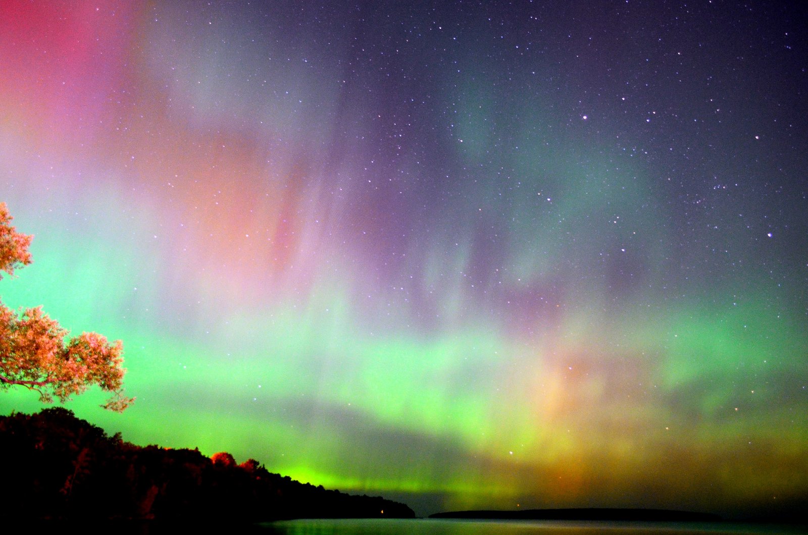Aurora Borealis in Bayfield, Wisconsin on the south shore of Lake Superior